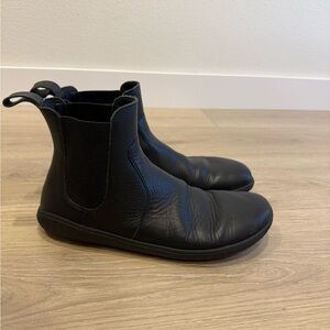 Vivo Black Leather Chelsea Boots